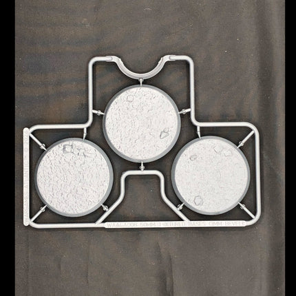 50mm Textured Bases (3mm Bevel) - 12 texturierte Hartplastik-Bases