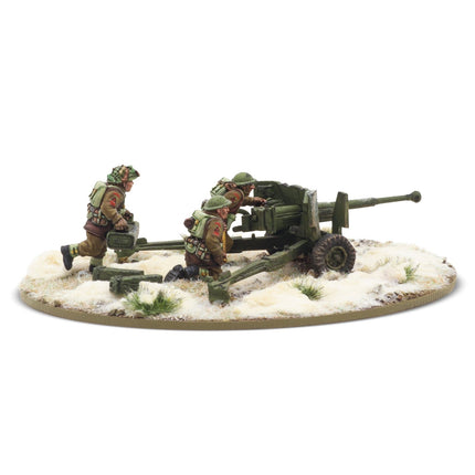 6 pdr Anti - Tank Gun with British Infantry (Winter) Crew - Artillerie - Warlord Games - 403401003