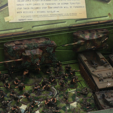 Bolt Action Army Box - Metallplatte an der Innenrückseite (für magnetische Miniaturen) - Zubehör - Safe & Sound - SAFE-BAMAG02